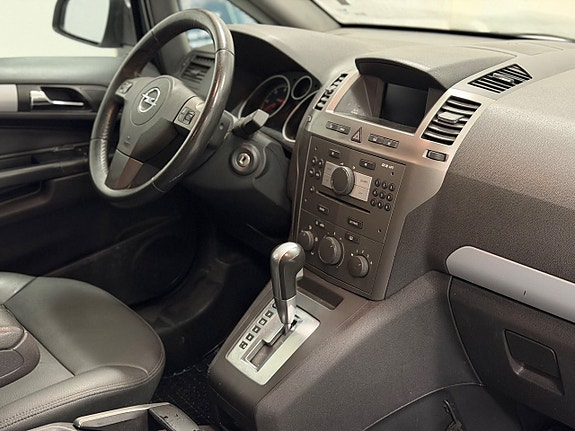 Opel Zafira 12 of 14