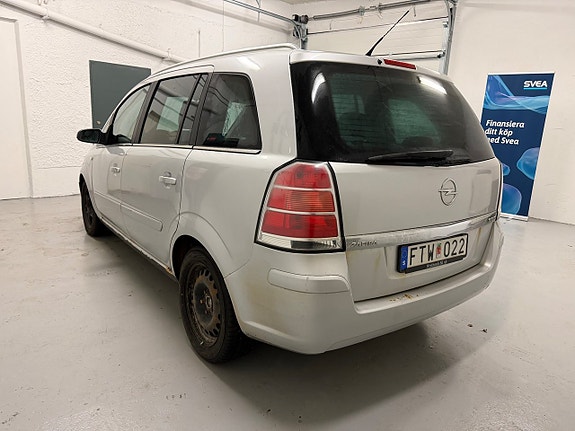 Opel Zafira 3 of 5