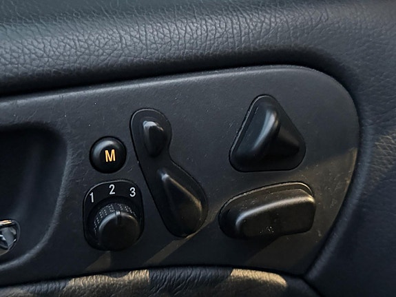 Mercedes-Benz C32 15 of 19