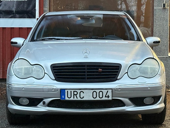 Mercedes-Benz C32 18 of 19