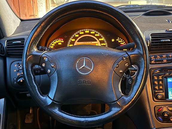 Mercedes-Benz C32 12 of 19