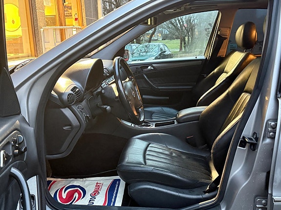 Mercedes-Benz C32 7 of 19