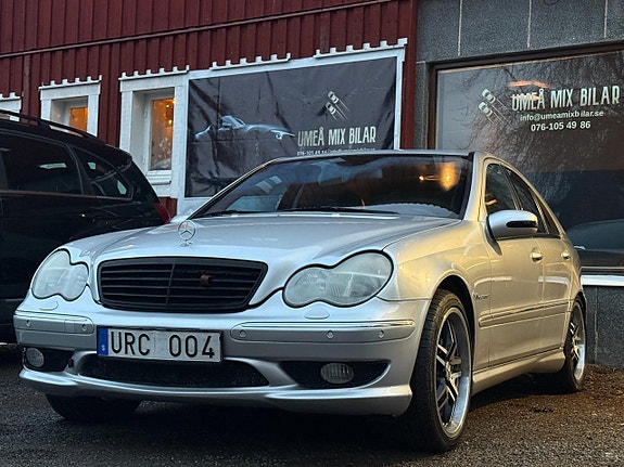 Mercedes-Benz C32 3 of 19
