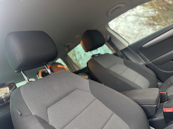 Volkswagen Passat 11 of 16