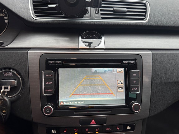 Volkswagen Passat 13 of 16