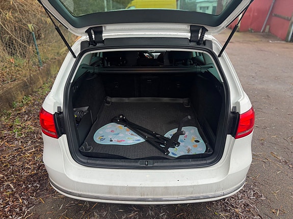Volkswagen Passat 8 of 16