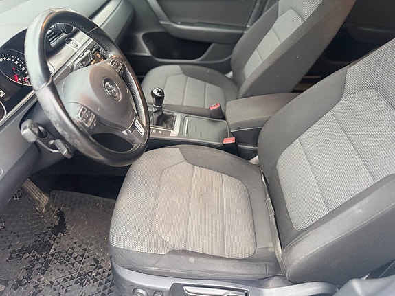 Volkswagen Passat 15 of 16
