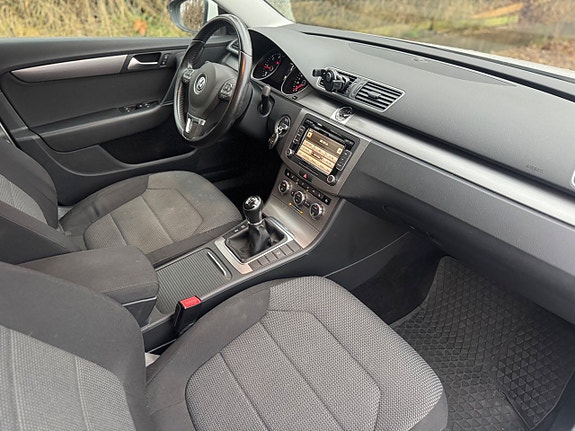 Volkswagen Passat 9 of 16