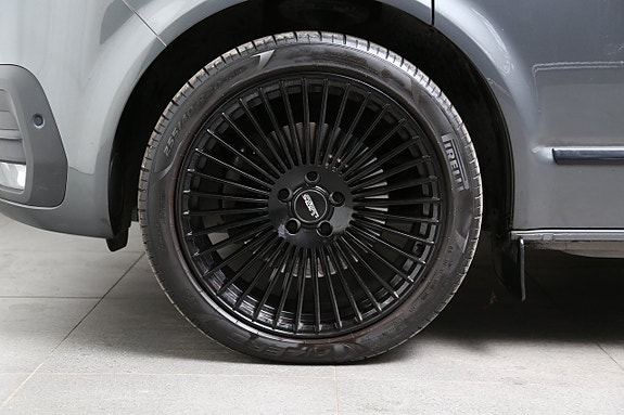 Volkswagen Multivan 7 of 26