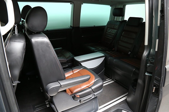 Volkswagen Multivan 24 of 26