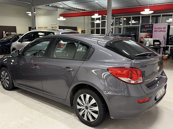 Chevrolet Cruze 6 of 22