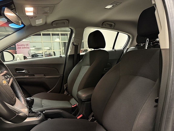 Chevrolet Cruze 13 of 22