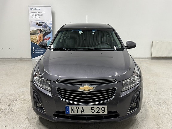 Chevrolet Cruze 2 of 5