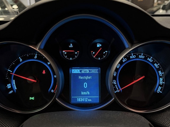 Chevrolet Cruze 15 of 22