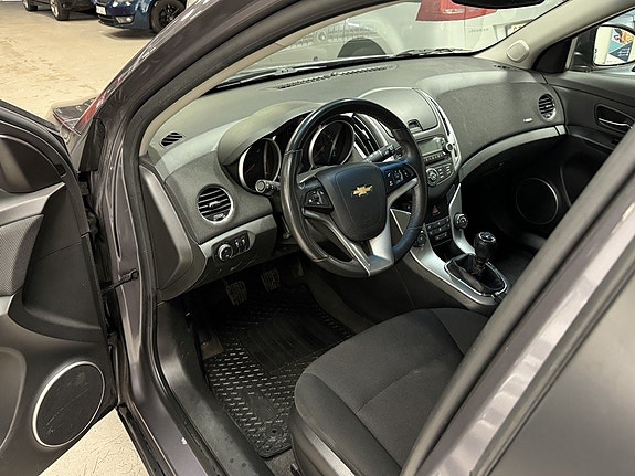 Chevrolet Cruze 12 of 22