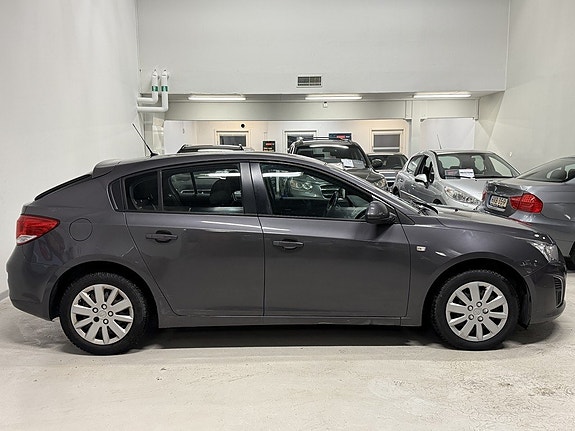 Chevrolet Cruze 8 of 22