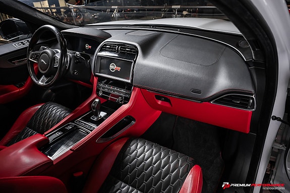 Jaguar F-PACE 21 of 28