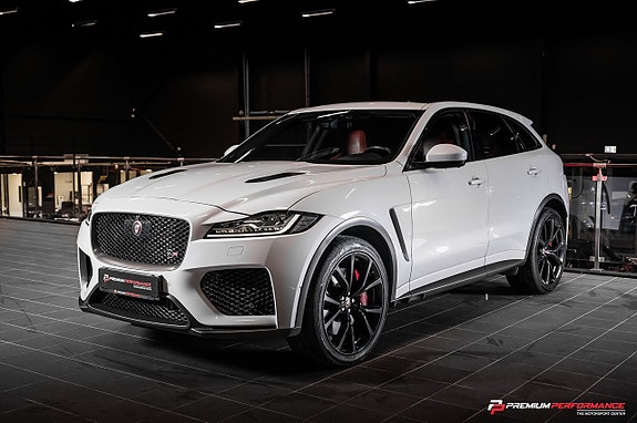 Jaguar F-PACE 2 of 5