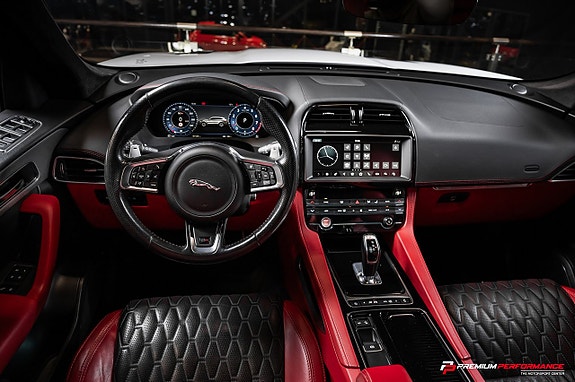Jaguar F-PACE 16 of 28