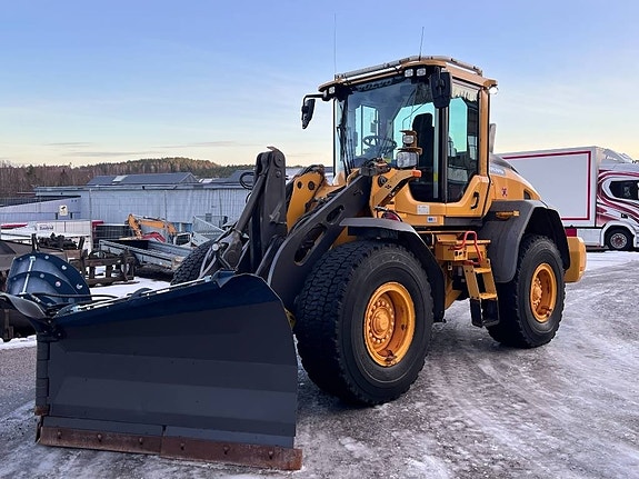 Volvo L90H 4600 timmar med plog