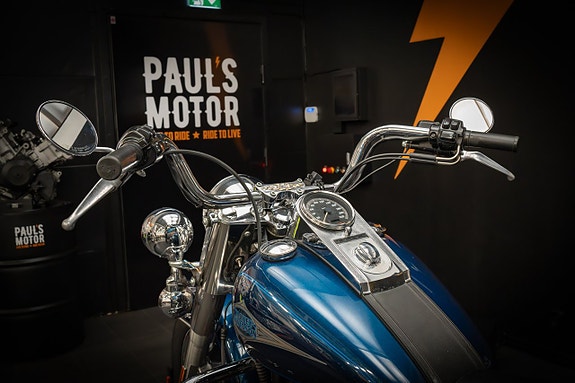 Harley-Davidson Heritage Softail Classic FLSTC 7 of 10