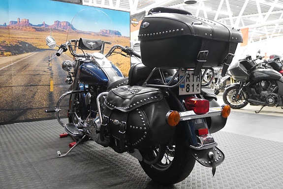 Harley-Davidson Heritage Softail Classic FLSTC 12 of 16