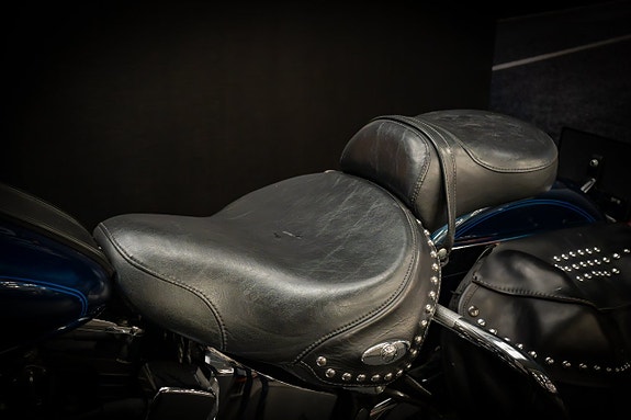 Harley-Davidson Heritage Softail Classic FLSTC 8 of 10