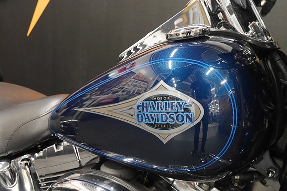 Harley-Davidson Heritage Softail Classic FLSTC 6 of 16