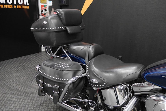 Harley-Davidson Heritage Softail Classic FLSTC 8 of 16