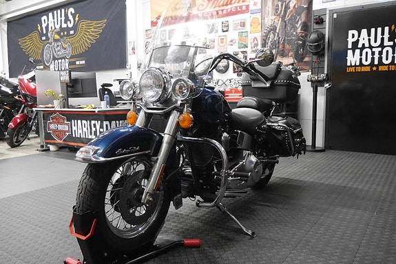 Harley-Davidson Heritage Softail Classic FLSTC 13 of 16