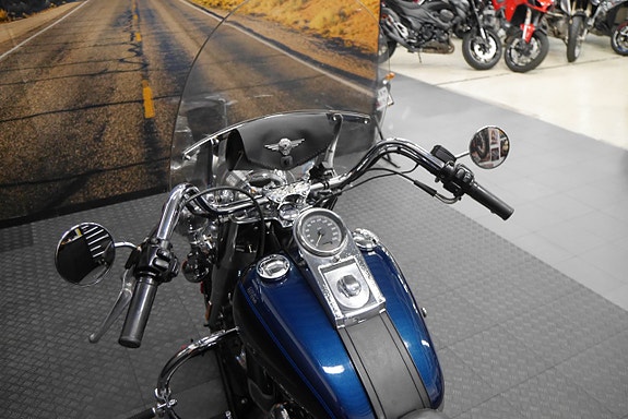 Harley-Davidson Heritage Softail Classic FLSTC 14 of 16