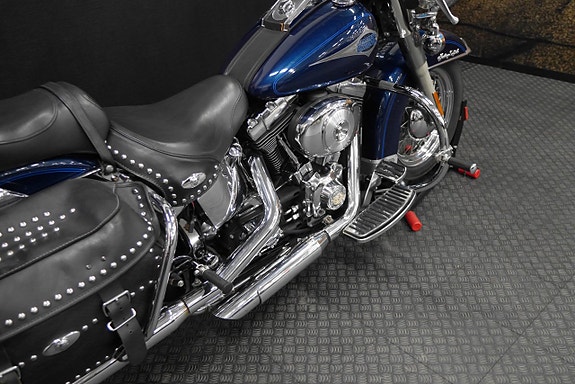 Harley-Davidson Heritage Softail Classic FLSTC 7 of 16