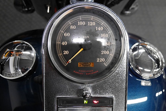 Harley-Davidson Heritage Softail Classic FLSTC 15 of 16