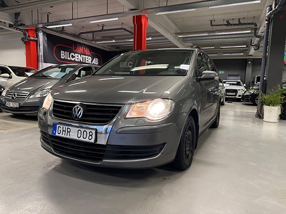 Volkswagen Touran 4 of 5
