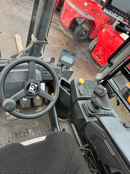 Kalmar truck DCG 70-6 2 of 4
