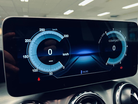Mercedes-Benz GLA220 d 12 of 27