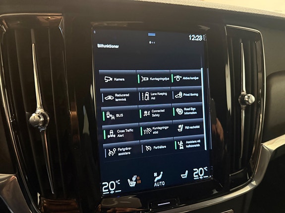 Volvo V90 Cross Country 14 of 22