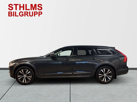Volvo V90 Cross Country 2 of 5