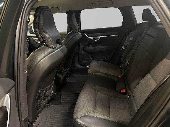 Volvo V90 Cross Country 7 of 22