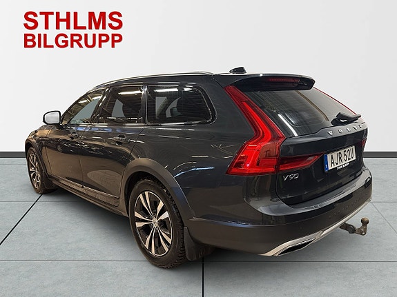 Volvo V90 Cross Country 3 of 5