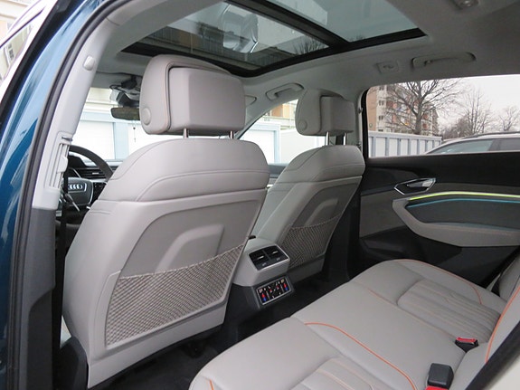 Audi e-tron 11 of 26