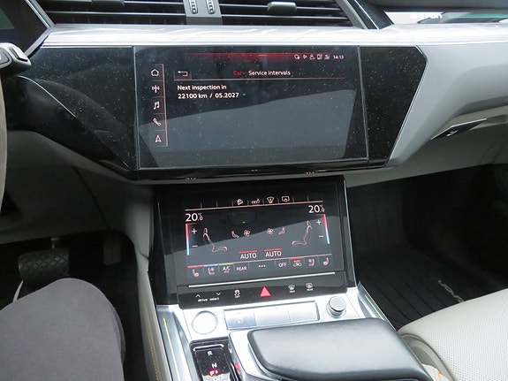 Audi e-tron 14 of 26