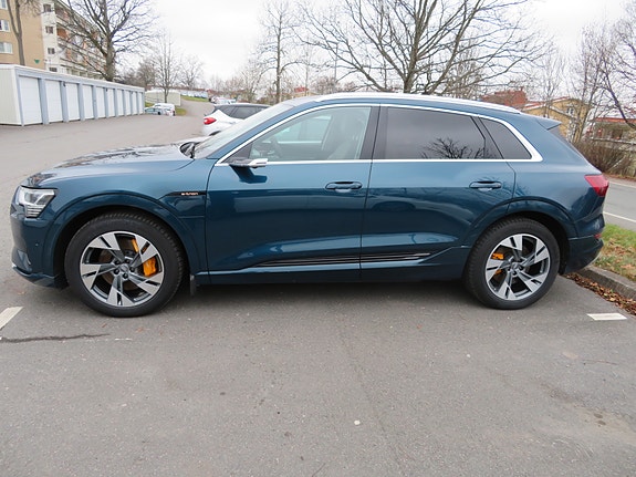 Audi e-tron 3 of 26