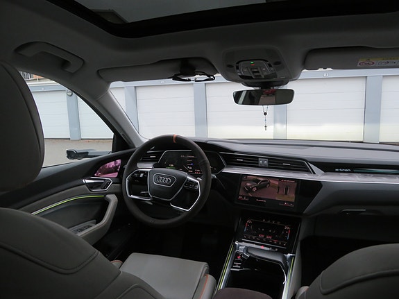Audi e-tron 15 of 26