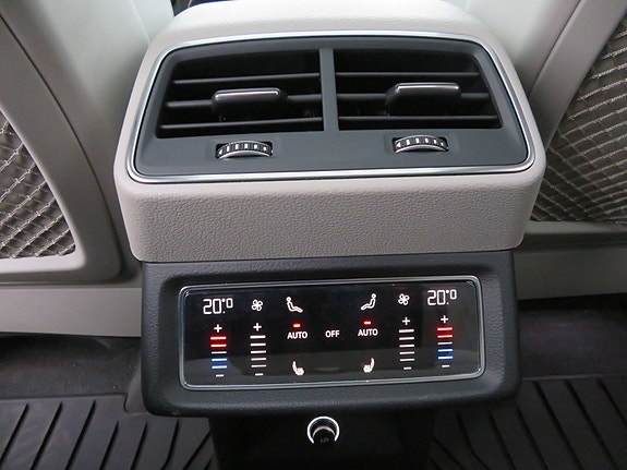 Audi e-tron 13 of 26