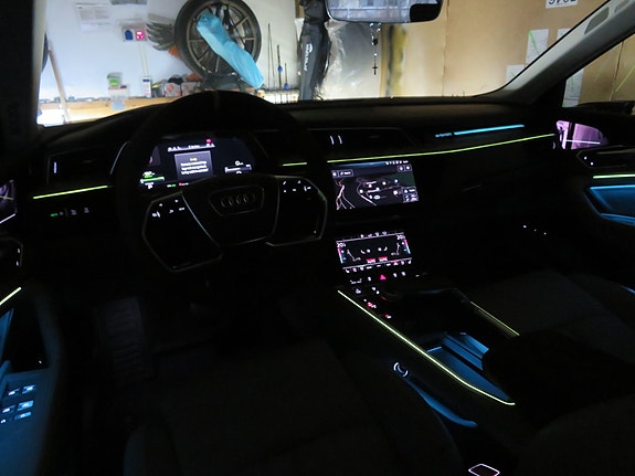 Audi e-tron 24 of 26