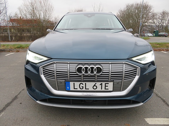 Audi e-tron 5 of 26