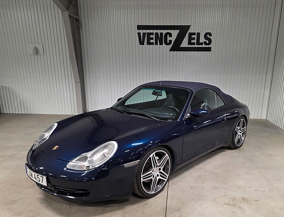 Porsche 911 Carrera 4 2 of 5