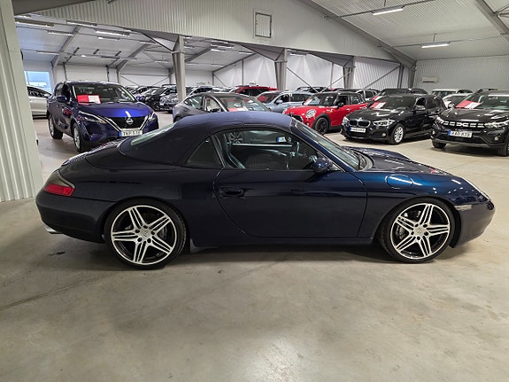 Porsche 911 Carrera 4 4 of 5