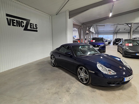 Porsche 911 Carrera 4 3 of 5